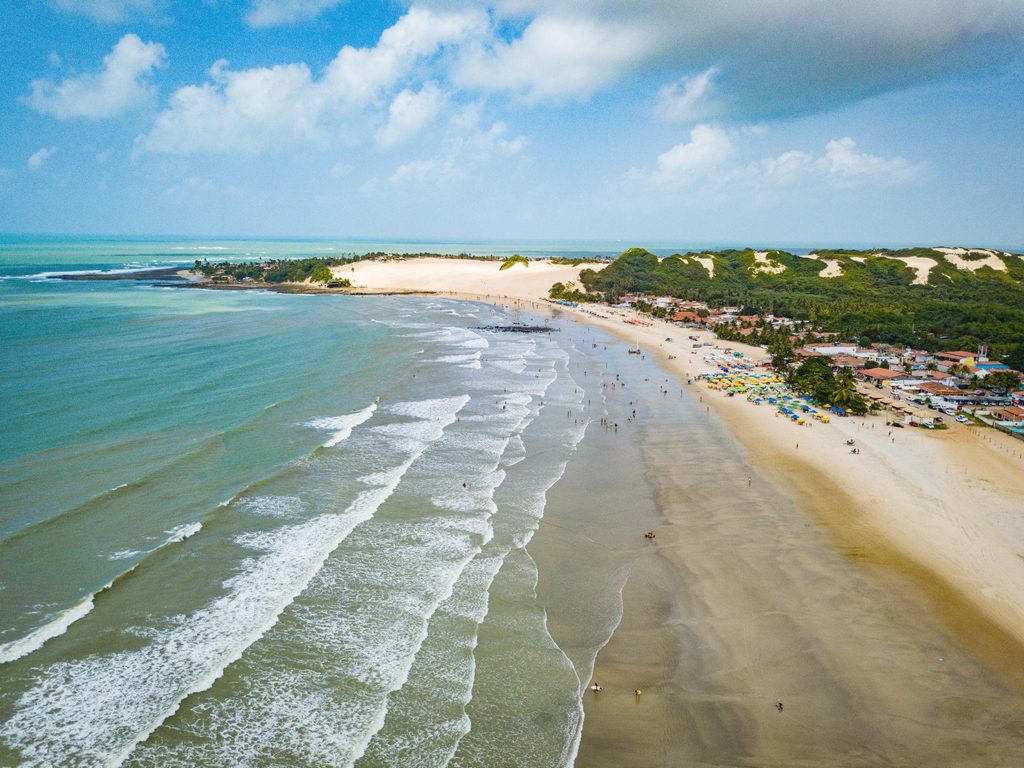 Dunas e praia de Genipabu, no Rio Grande do Norte